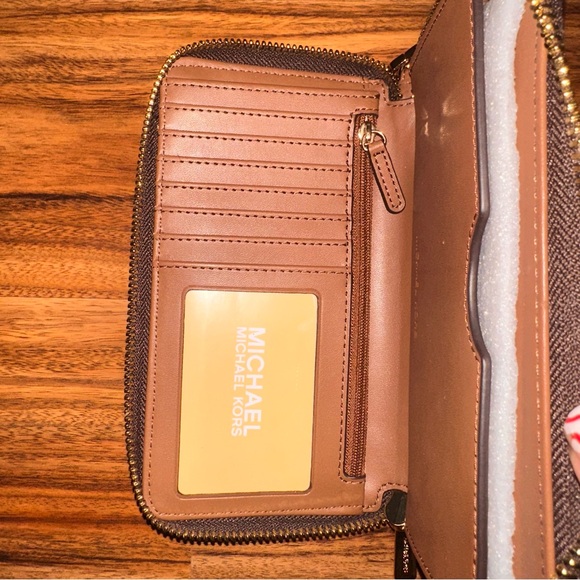 Michael Kors Wallet Wristlet - Picture 6 of 8